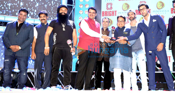 ranbir kappor hrithik roshan yuvraj singh and others grace the bright awards 2017 33