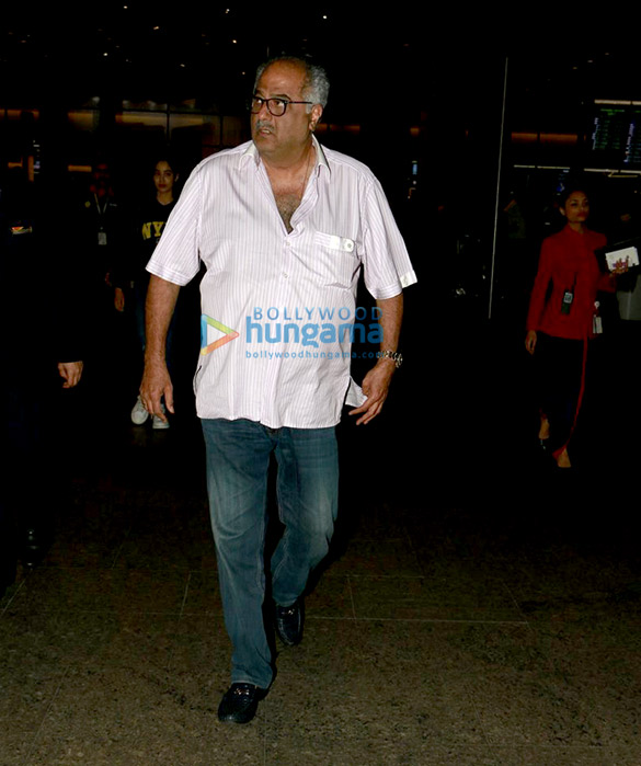 saif ali khan varun dhawan shahid kapoor kangna ranaut jahnvi kapoor snapped at the airport 11