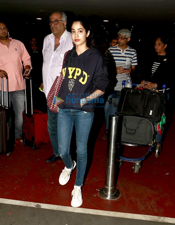 saif ali khan varun dhawan shahid kapoor kangna ranaut jahnvi kapoor snapped at the airport 5