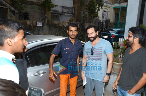 saif ali khan snapped in bandra 5