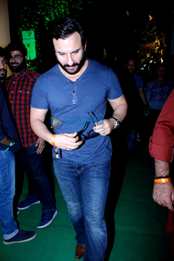 saif kareena and amrita arora snapped at mahindra blues 6