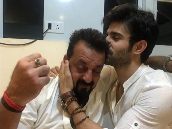Check out: Sanjay Dutt on the sets of Omung Kumar’s Bhoomi