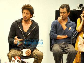 Shah Rukh Khan, Nawazuddin Siddiqui have a video conference with Mahira Khan over 'Raees' success