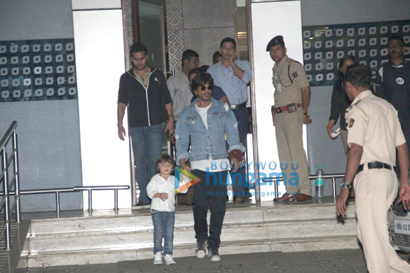 Shah Rukh Khan arrives with AbRam after promoting ‘Raees’ in Ahmedabad Shah Rukh Khan arrives with AbRam after promoting ‘Raees’ in Ahmedabad
