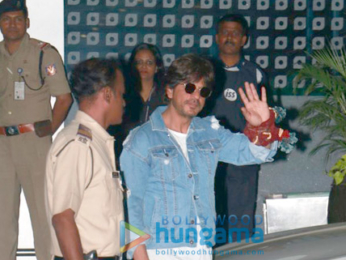 Shah Rukh Khan arrives with AbRam from 'Raees' promotions in Ahmedabad