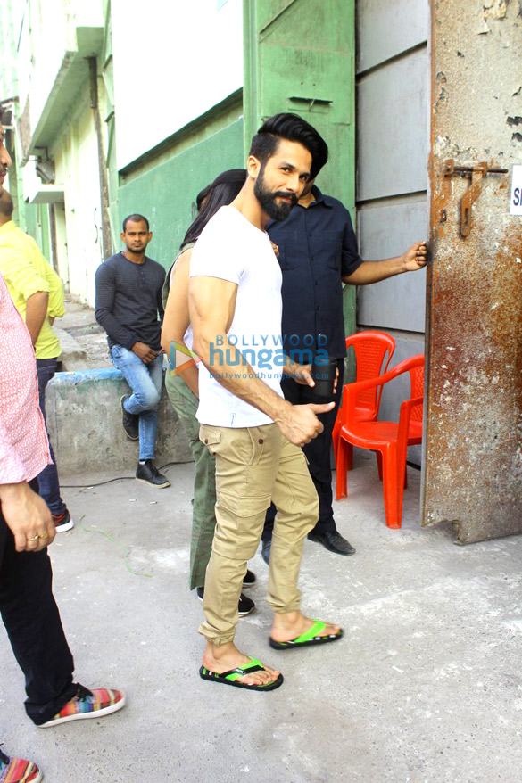 Shahid Kapoor and Shruti Haasan snapped at an AD Shoot Shahid Kapoor and Shruti Haasan snapped at an AD Shoot