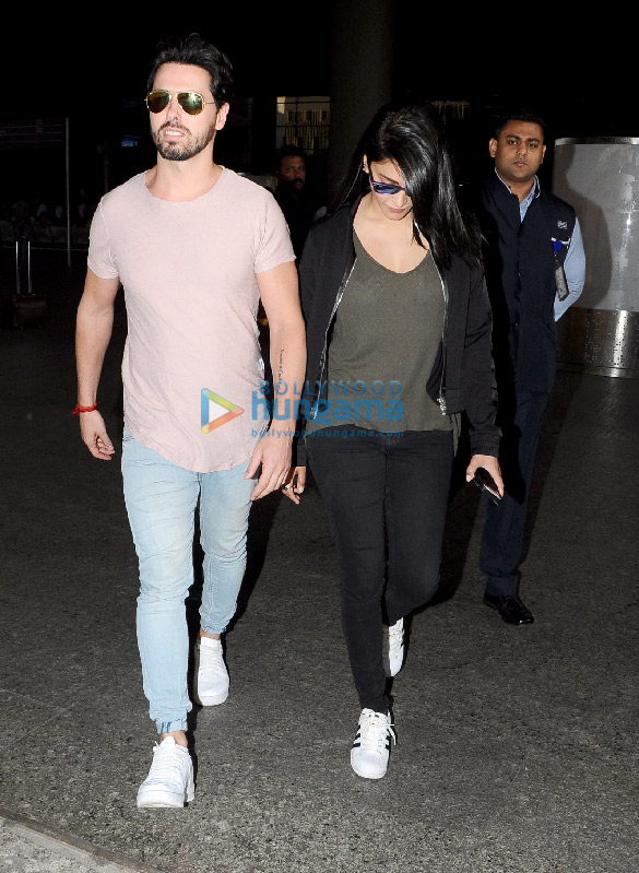 shruti hassan snapped with her rumoured boyfriend at the international airport 4