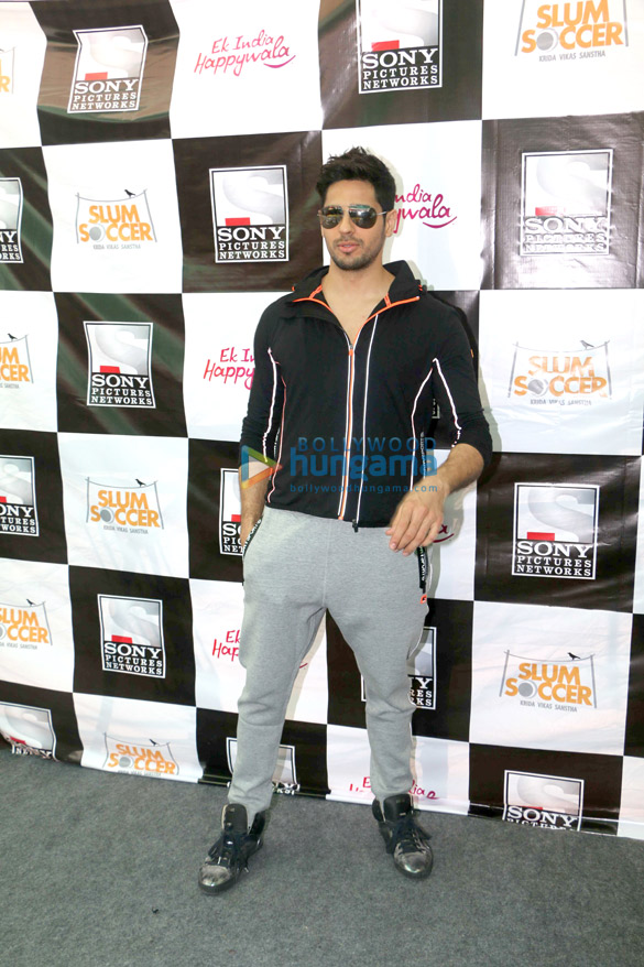 sidharth malhotra inaugurates slum soccer the national inclusion cup 2017 4
