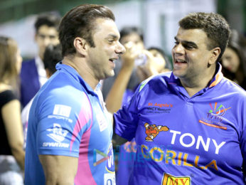 Sohail Khan's Team Mumbai Heros Vs Tony Gorilla at the Tony Premiere League cricket match