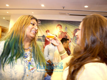 Talat Aziz, Alka Yagnik and others grace the success party of 'Majaz - Ae Gham-E-Dil Kya Karun'