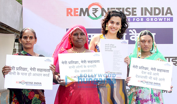 taapsee pannu endorses a cashless economy by supporting the remonetise india campaign 1