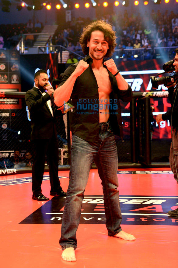 tiger shroff along with mother ayesha and sister krishna shroff attend the super fight league in delhi 5