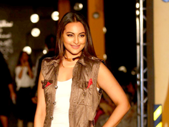 Varun Dhawan, Arjun Kapoor & Sonakshi Sinha walk the ramp for Kunal Rawal's show at the Lakme Fashion Week 2017