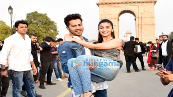 Varun Dhawan and Alia Bhatt promote their film ‘Badrinath Ki Dulhania’ at India Gate, Delhi