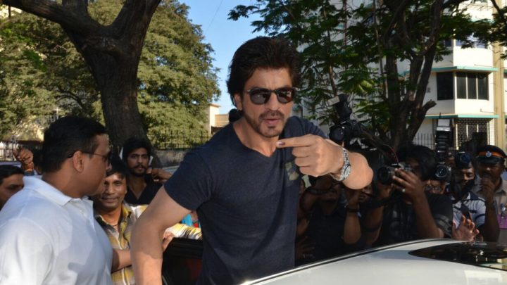 Shah Rukh Khan Casts His Vote For BMC Elections 2017