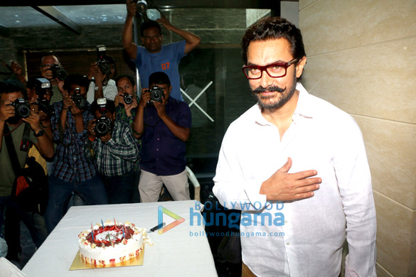 aamir khan celebrates his birthday at his house in bandra 2