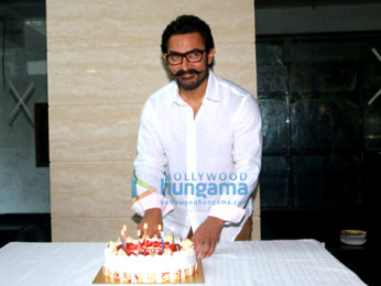 Aamir Khan celebrates his birthday at his house in Bandra