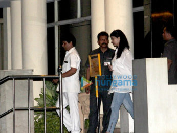 Abhishek Bachchan, Aishwarya Rai Bachchan & Kunal Kapoor snapped at Lilavati Hospital