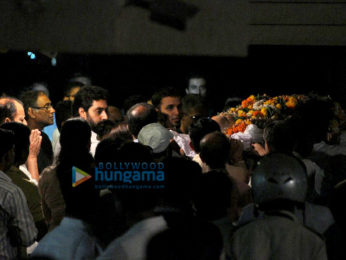 Aishwarya Rai Bachchan and others attend her father Krishnaraj Rai's funeral