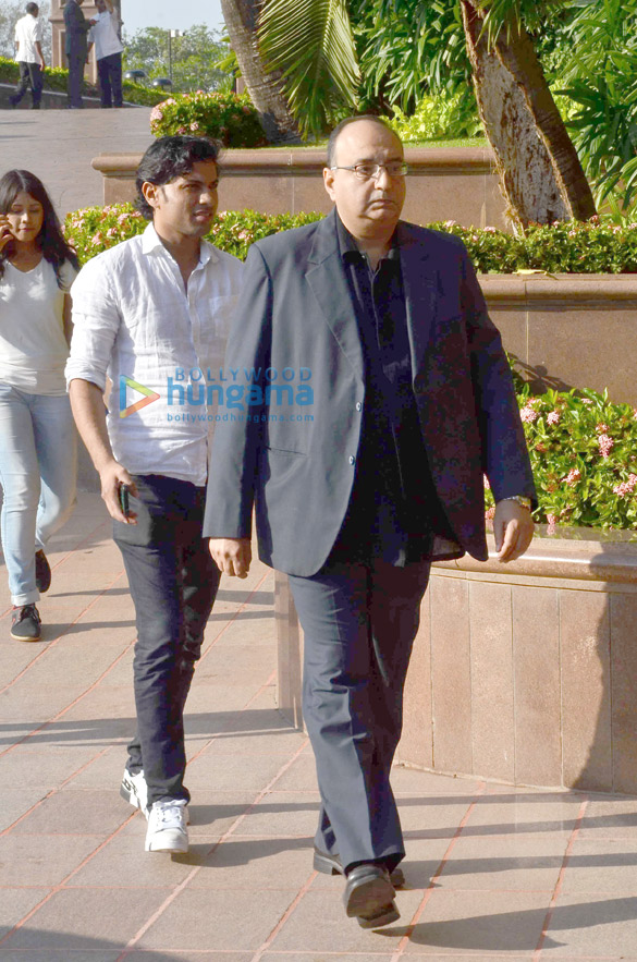 aishwaryas fathers prayer meet 34