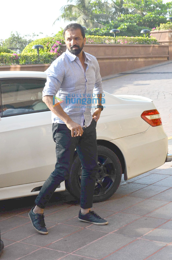 aishwaryas fathers prayer meet 36
