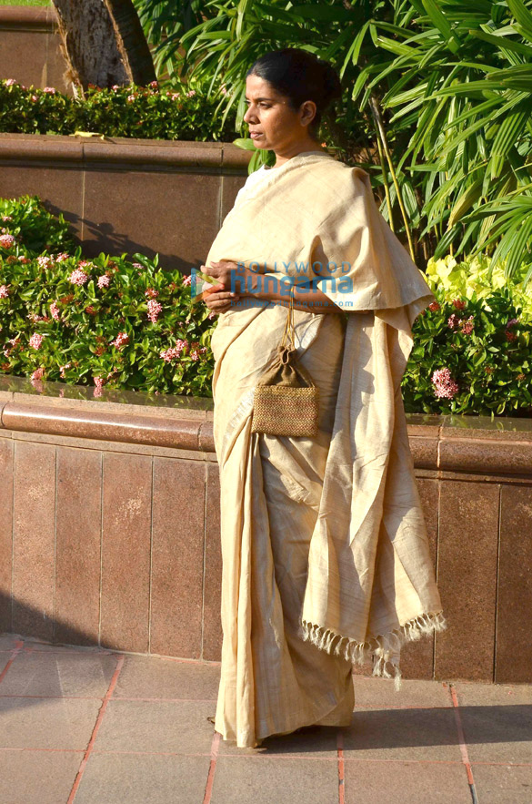 aishwaryas fathers prayer meet 43