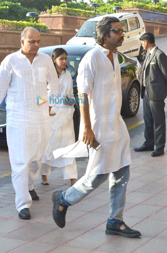 aishwaryas fathers prayer meet 46