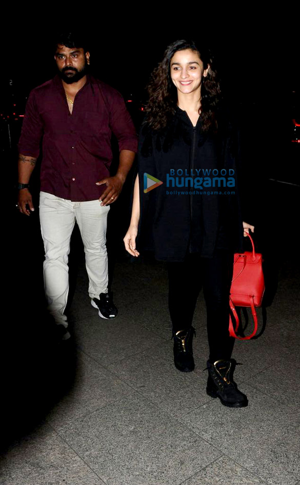 Alia Bhatt snapped at the airport while leaving for London Alia Bhatt snapped at the airport while leaving for London
