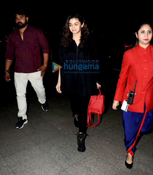 alia bhatt snapped at the airport while leaving for london 3