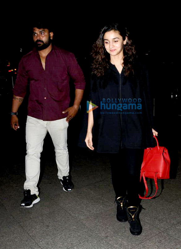 alia bhatt snapped at the airport while leaving for london 6
