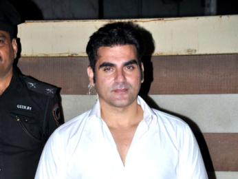 Arbaaz Khan, Malaika Arora, Kareena Kapoor Khan and Karisma Kapoor party at a friend's house warming bash