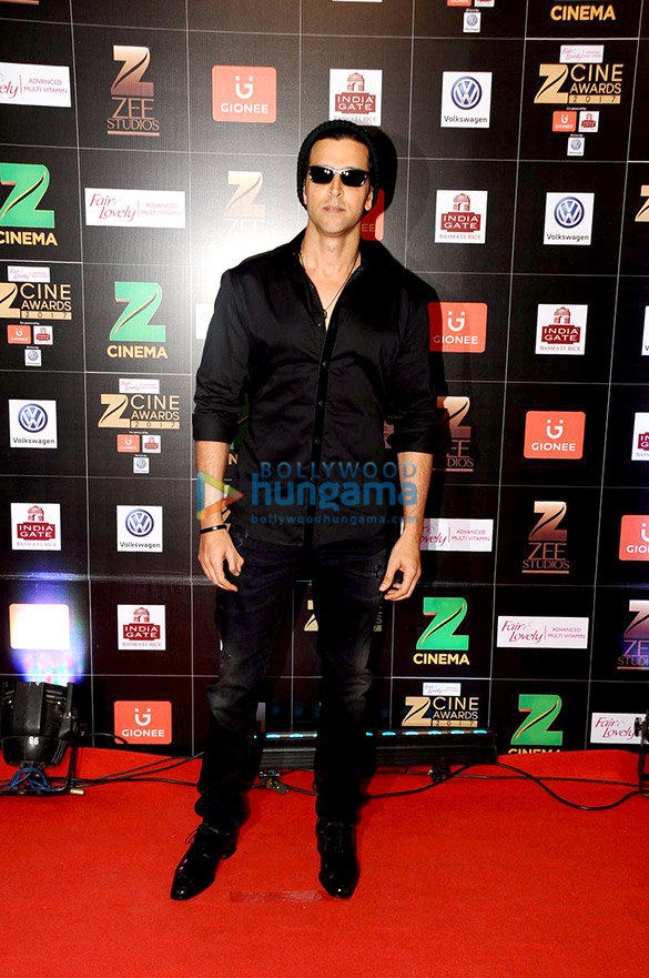 celebs grace zee cine awards 2017 23