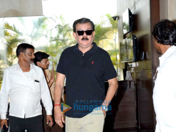 Celebs pay homage to Suniel Shetty's father at his home in Worli