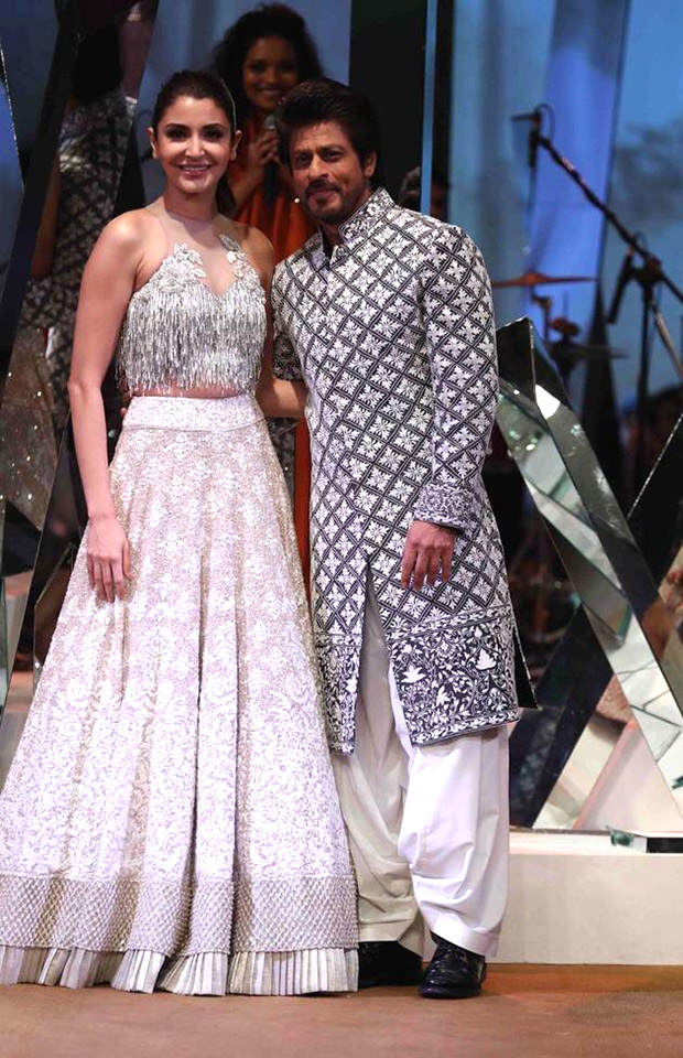 check out shah rukh khan and anushka sharma look regal at the mijwan fashion show 1 check out shah rukh khan and anushka sharma look regal at the mijwan fashion show 1
