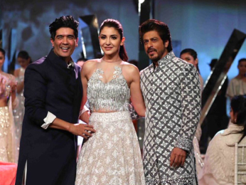 Check out Shah Rukh Khan and Anushka Sharma look regal at the Mijwan Fashion Show