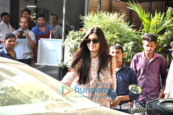 diana penty snapped post lunch at suzette bandra 6