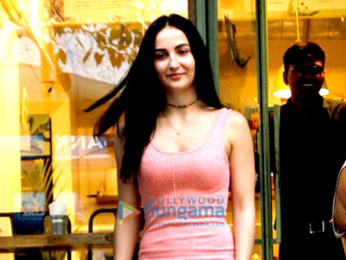 Elli Avram snapped at the Kitchen Garden, Bandra-6