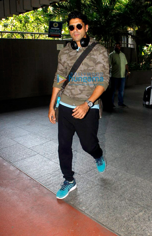 emraan hashmi farhan akhtar kalki koechlin and prachi desai snapped at the airport 6