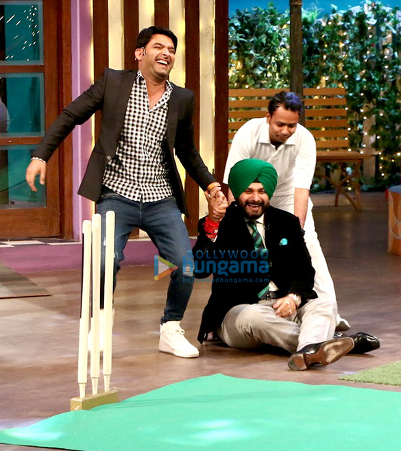 film maker abbas burmawalla mustan burmawalla and the cast of his film machine at the kapil sharma show 8