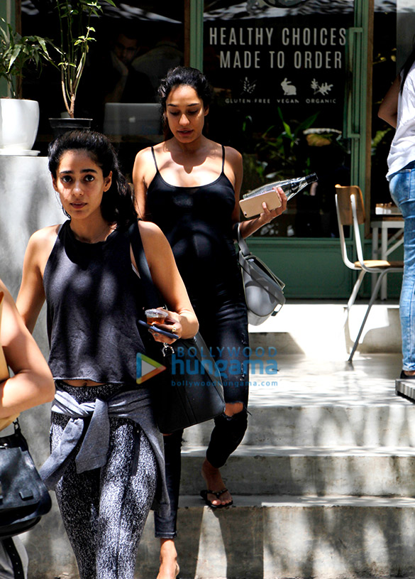 lisa haydon snapped at kitchen garden post lunch 4