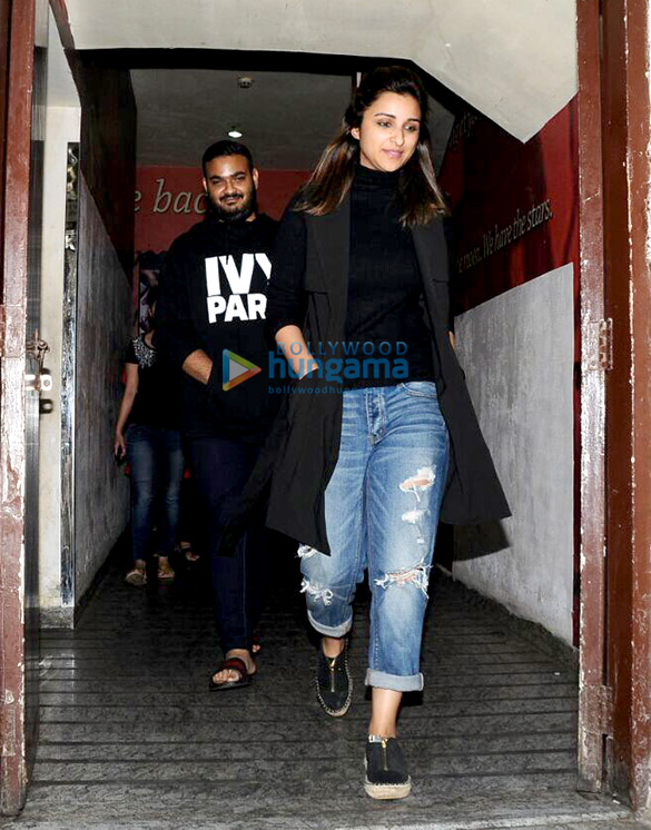 Parineeti Chopra snapped post a movie screening at PVR (Juhu) Parineeti Chopra snapped post a movie screening at PVR (Juhu)