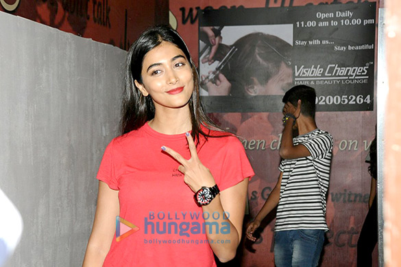 pooja hegde snapped post screening of lion 5