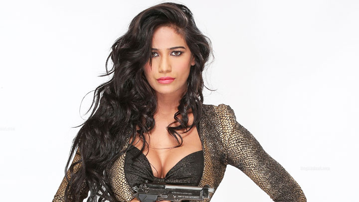 Poonam Pandey On Her HOT Holi Video: \