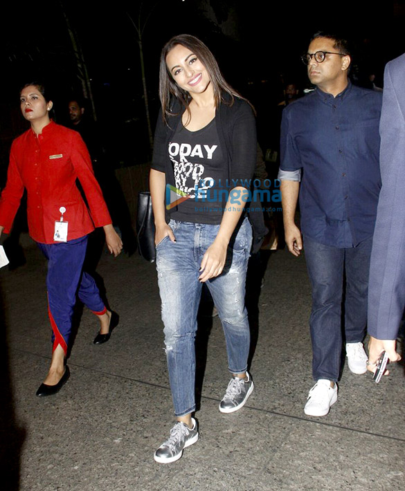ranbir kapoor anushka sharma sonakshi sinha snapped at the airport 3