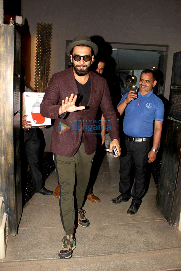 Ranveer Singh, Anushka Manchanda & Anusha Dandekar snapped at Out of the Blue Ranveer Singh, Anushka Manchanda & Anusha Dandekar snapped at Out of the Blue