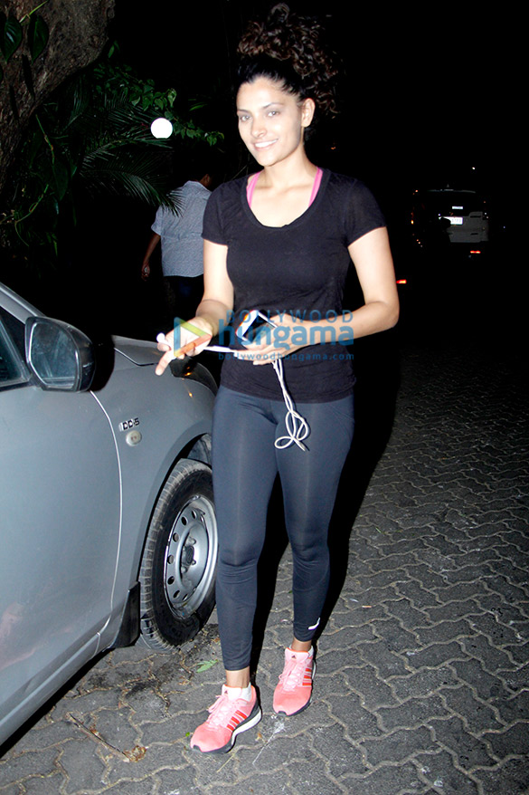 saiyami kher snapped in bandra 1