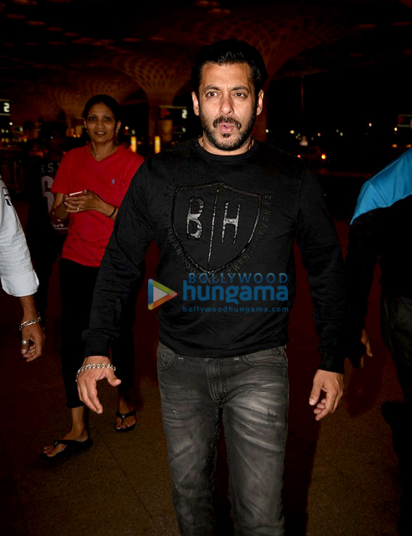 salman and katrina snapped on their way to austria 3