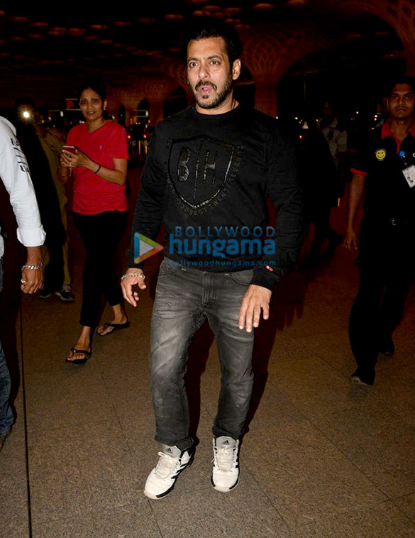 salman and katrina snapped on their way to austria 7
