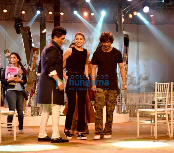 shah rukh khan anushka sharma snapped rehearsing for mijwan summer 2017 show 31