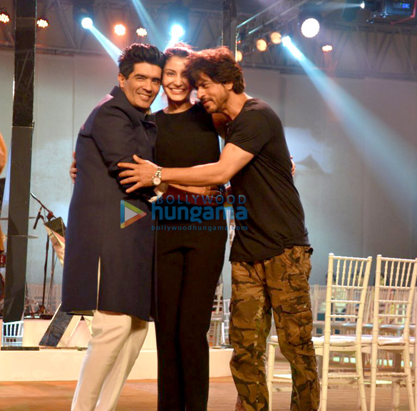Shah Rukh Khan & Anushka Sharma snapped rehearsing for ‘Mijwan – Summer 2017’ show